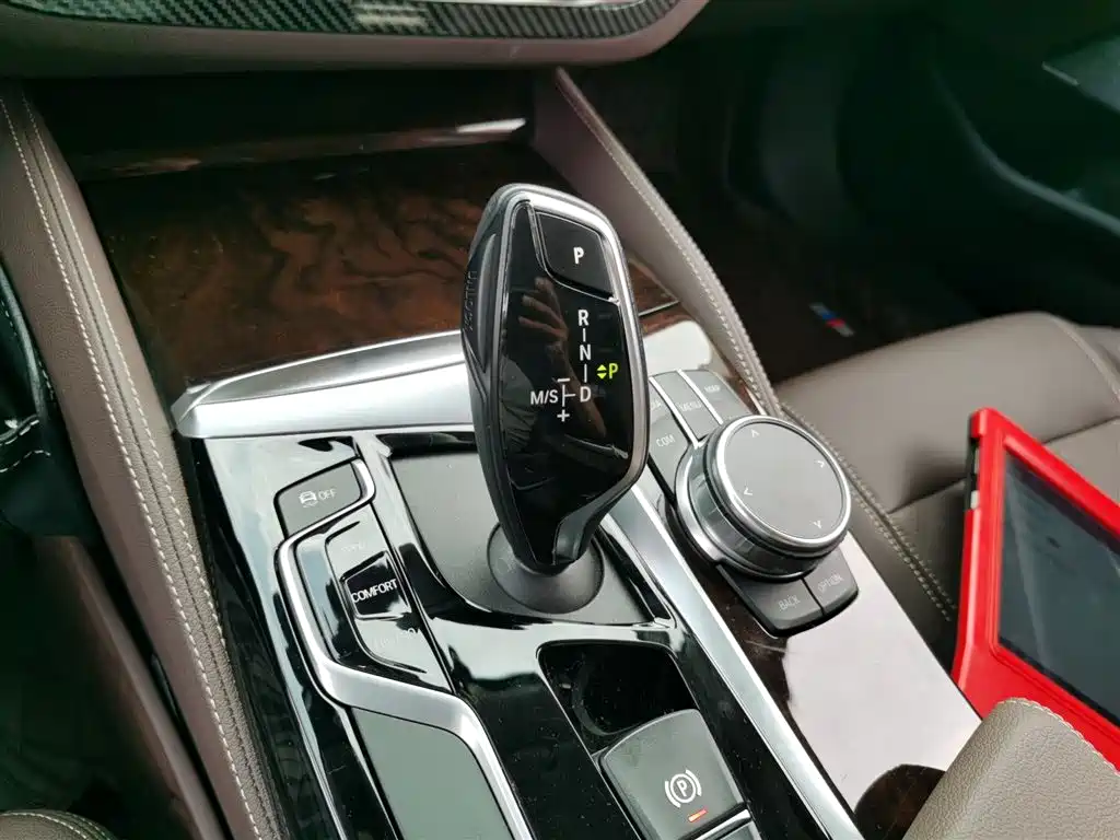 BMW 5 Series 2019 525Li Luxury Package купить на сайте DeffCars