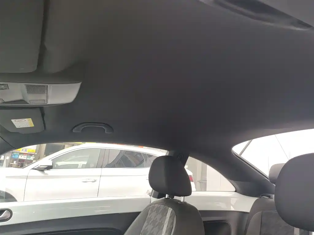 Beetle 2018 180TSI Yile Type купить на сайте DeffCars