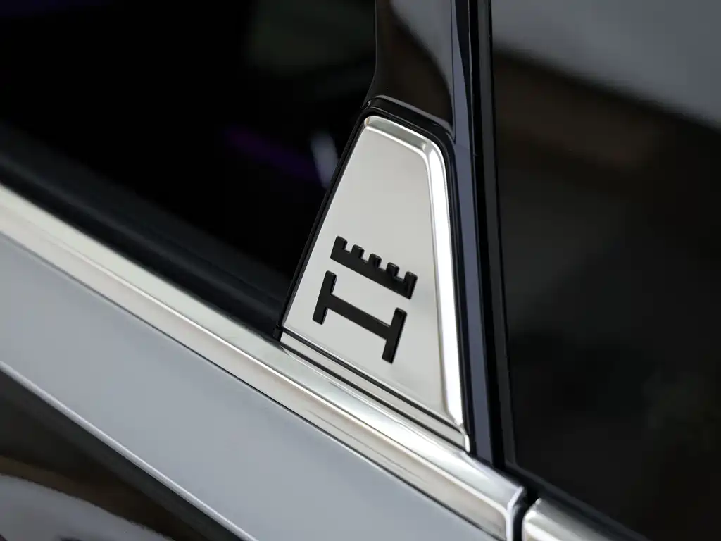 Audi A8 2022 A8L Horch Founder’s Edition Legend купить на сайте DeffCars