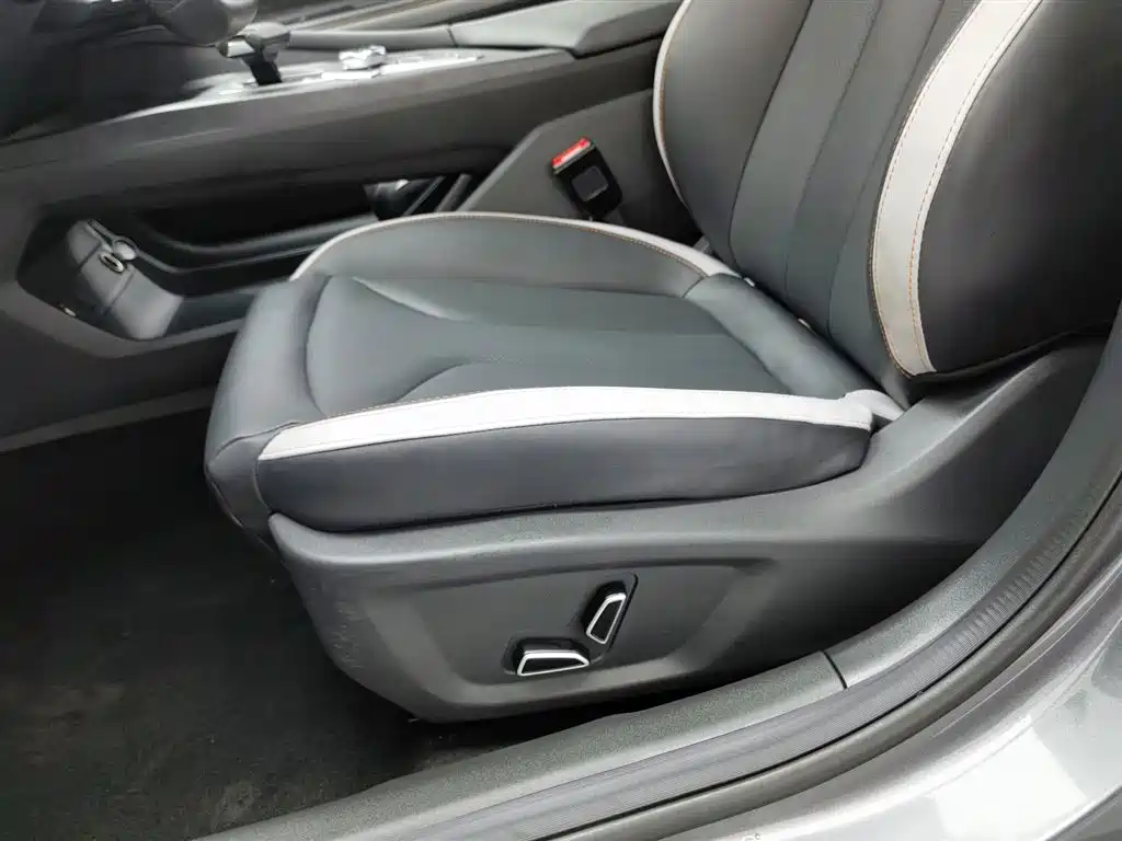 Changan UNI-V 2023 1.5T exclusive model купить на сайте DeffCars