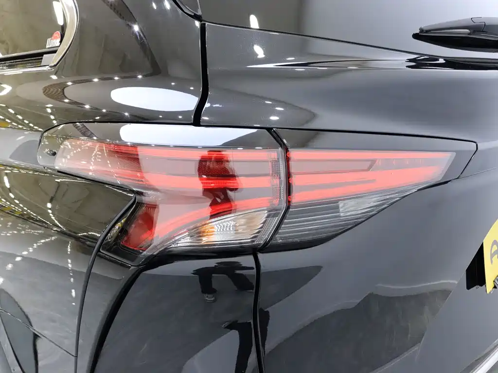 SIENNA 2023 2.5L Hybrid Premium Edition купить на сайте DeffCars