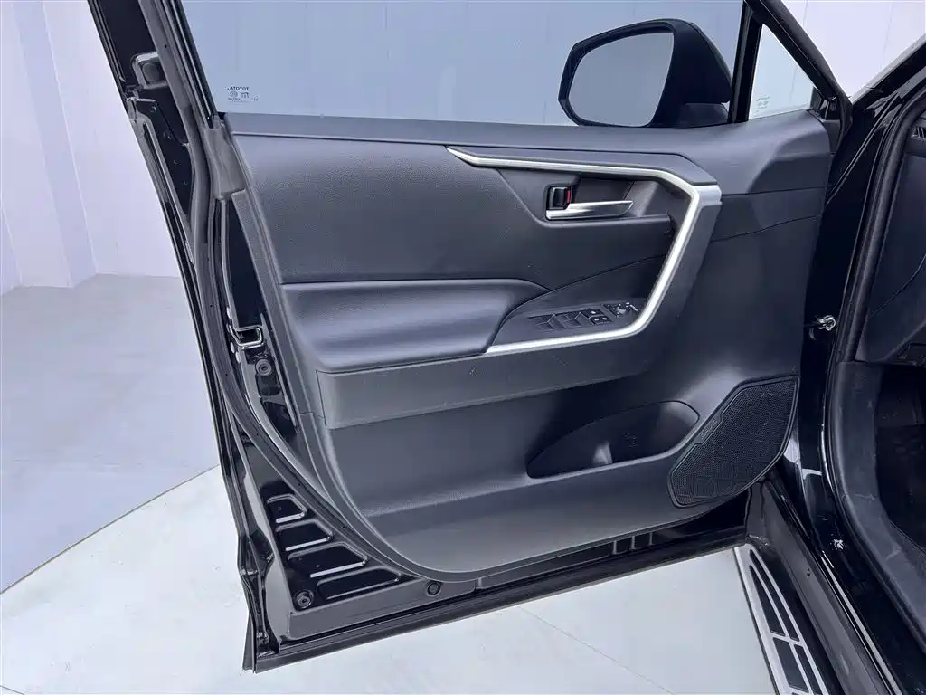 RAV4 Rongfang 2022 2.0L CVT two-wheel drive fashion version купить на сайте DeffCars