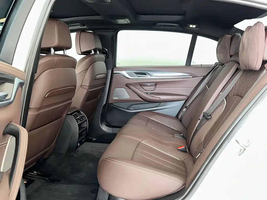 BMW 5 Series New Energy 2022 535Le Pioneer Edition M Sports Package купить на сайте DeffCars