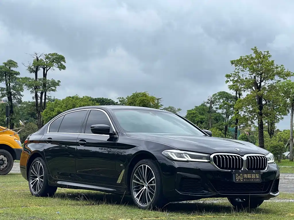 BMW 5 Series 2023 530Li Leading M Sports Package купить на сайте DeffCars