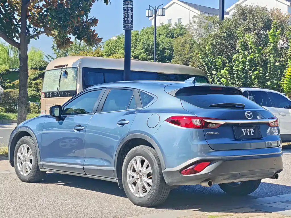 Mazda CX-4 2018 2.0L automatic two-wheel drive Blue Sky Vibrant Edition National V купить на сайте DeffCars