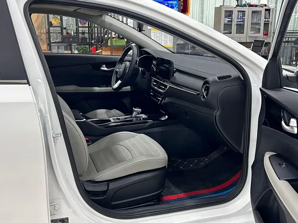 Kia K3 2024 1.5L CVT Luxury Smart Edition купить на сайте DeffCars