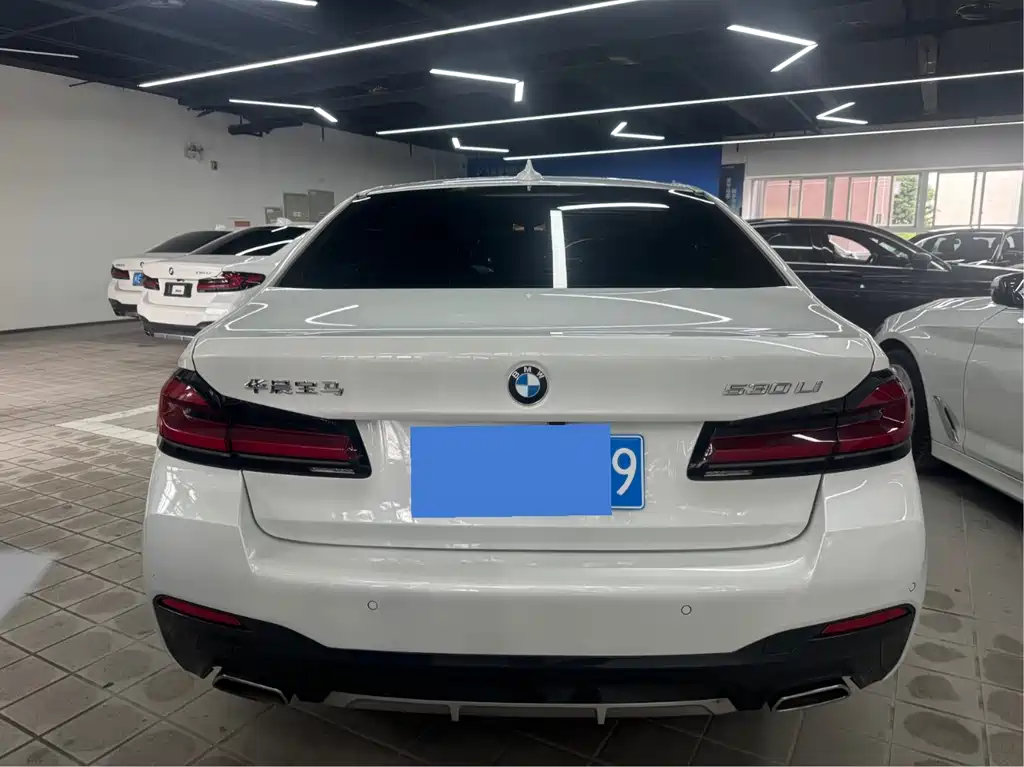 BMW 5 Series 2022 530Li Leading M Sports Package купить на сайте DeffCars