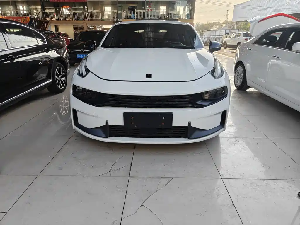 Lynk & Co 03 2020 1.5TD DCT Powerful Edition купить на сайте DeffCars