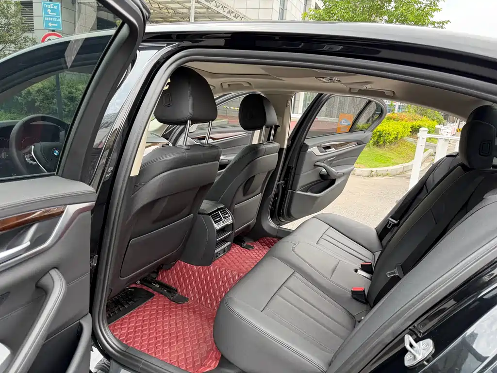 BMW 5 Series 2018 525Li Luxury Package купить на сайте DeffCars