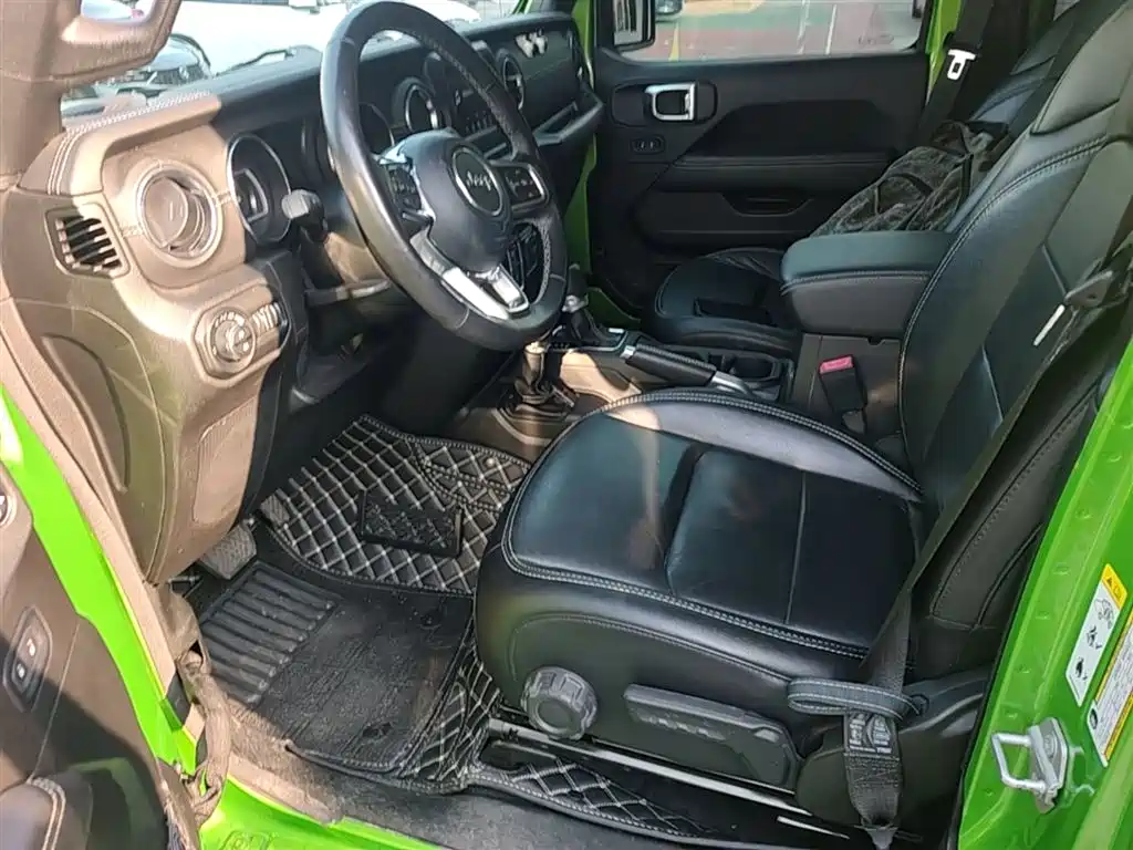 Wrangler 2019 2.0T Sahara four-door version National VI купить на сайте DeffCars