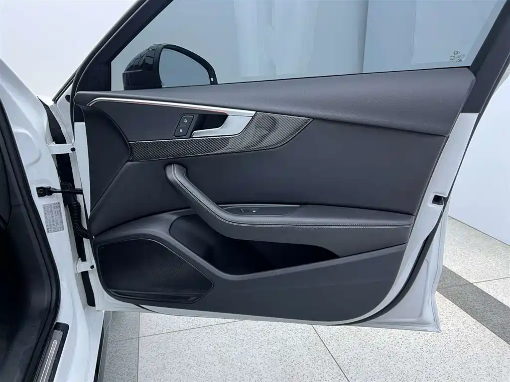 Audi A4L 2022 40 TFSI luxury and dynamic model купить на сайте DeffCars