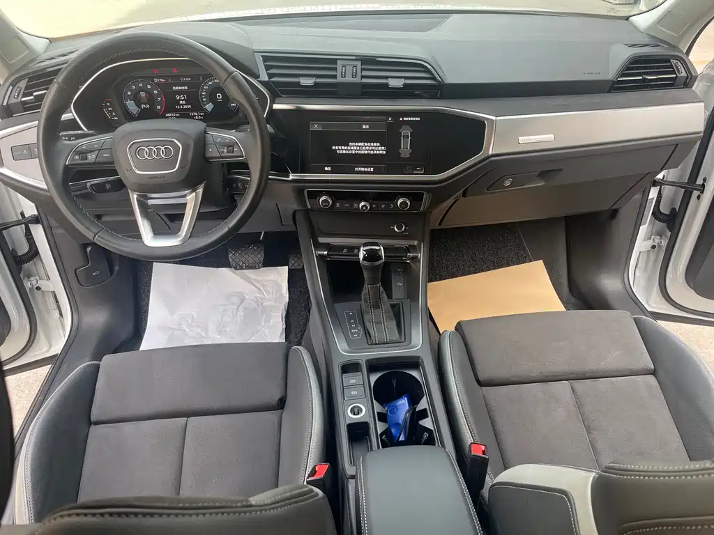 Audi Q3 2022 35 TFSI aggressive and dynamic купить на сайте DeffCars