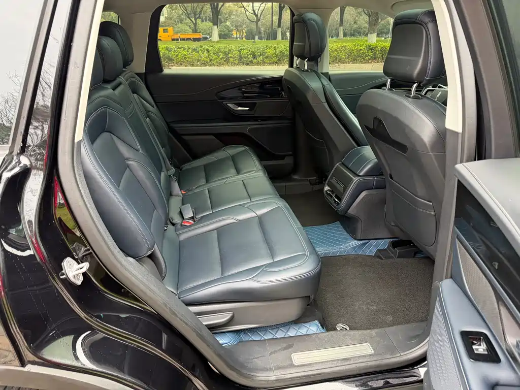 Voyager 2023 2.0T four-wheel drive Zunrui version купить на сайте DeffCars