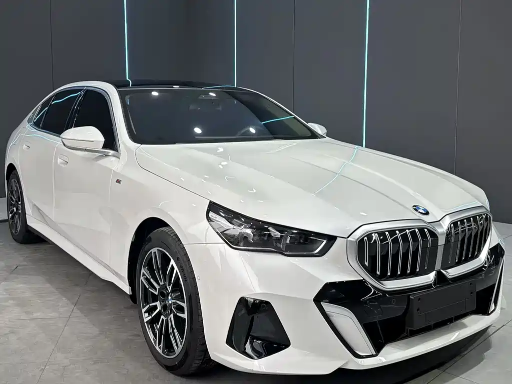 BMW 5 Series 2025 530Li Leading M Sports Package купить на сайте DeffCars