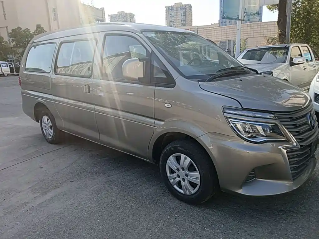 Lingzhi 2024 M5L 1.5T manual basic model 7 seats купить на сайте DeffCars
