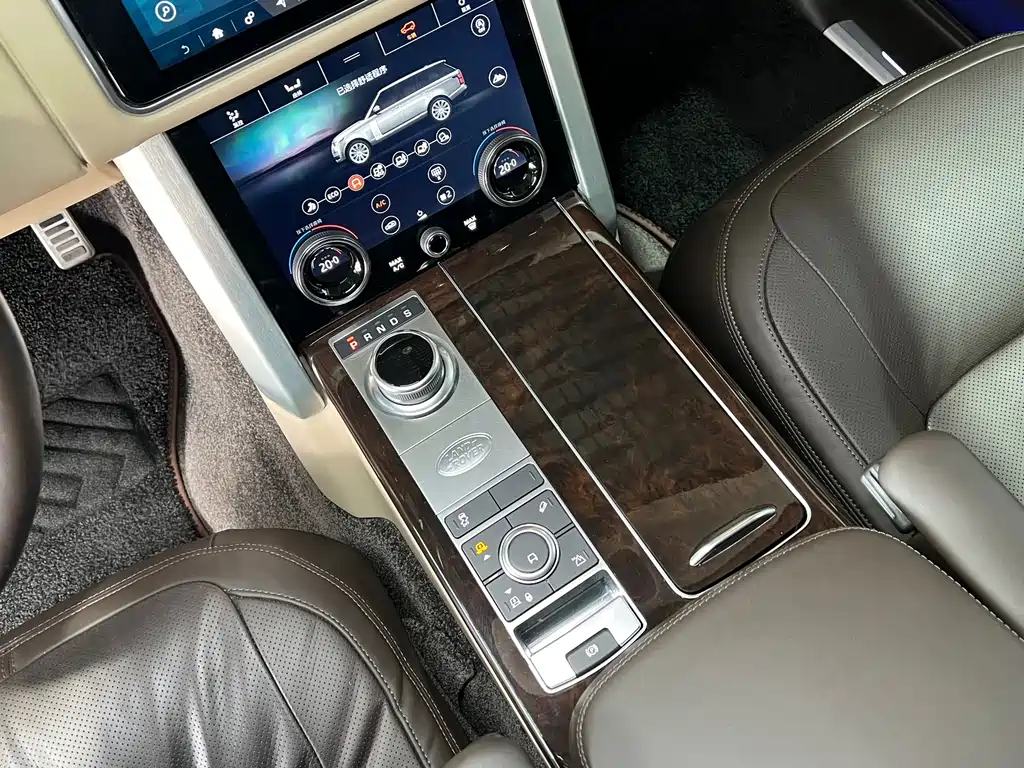 Range Rover 2022 3.0 L6 400PS Legendary Extended Classic Edition купить на сайте DeffCars