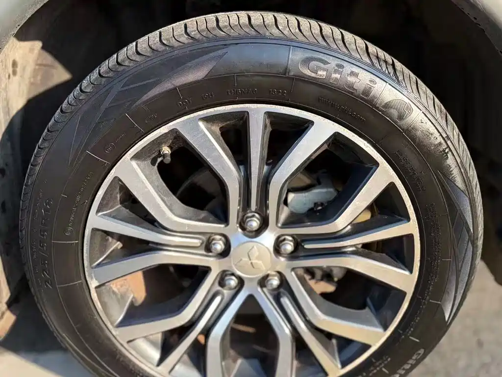 Outlander 2017 2.0L 2WD Honor Edition 5 seats купить на сайте DeffCars