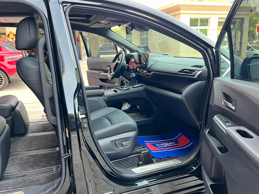 SIENNA 2023 2.5L Hybrid Platinum Edition купить на сайте DeffCars