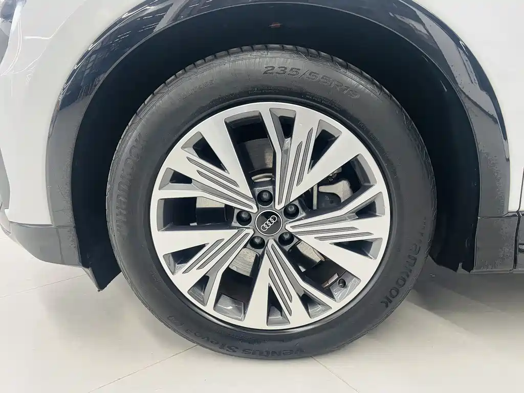 Audi Q5 e-tron 2023 40 e-tron Shiny Mecha Suit купить на сайте DeffCars