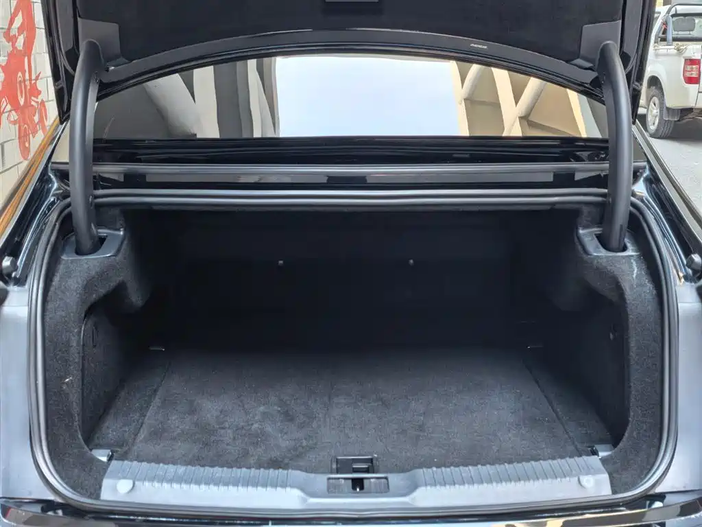 Hongqi H9 2020 2.0T Zhilian Flagship Edition купить на сайте DeffCars