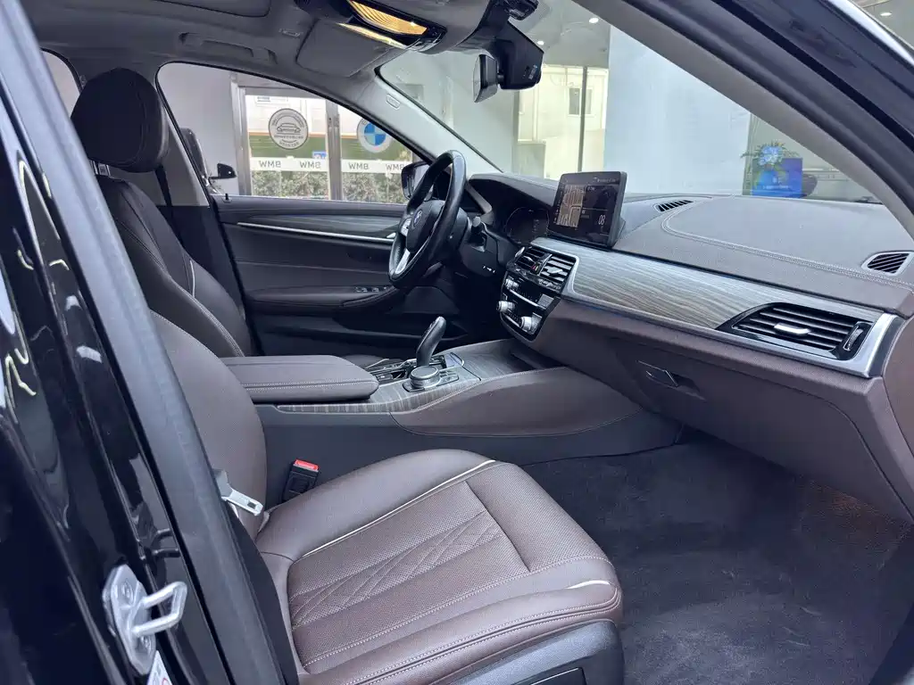 BMW 5 Series New Energy 2021 535Le Luxury Package купить на сайте DeffCars