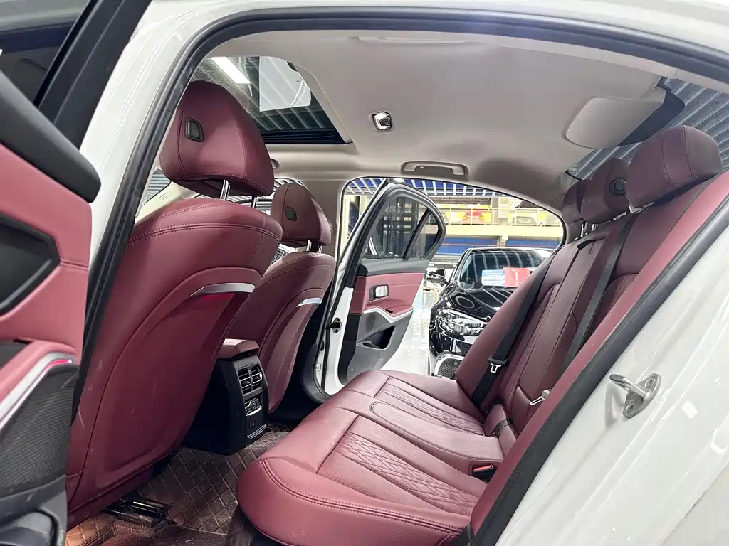 BMW 3 Series 2024 325i M Sports Package купить на сайте DeffCars