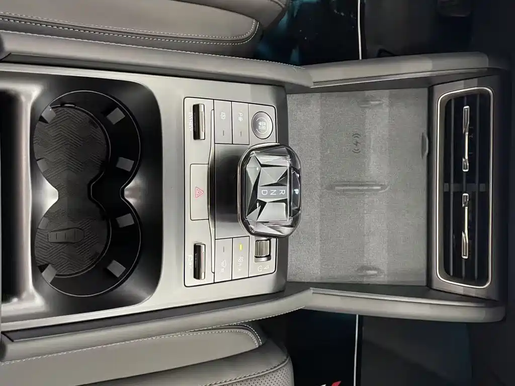 Qin L 2025 DM-i Smart Driving Edition 120KM Transcendent Type купить на сайте DeffCars