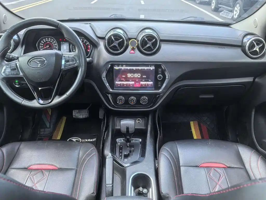 Southeast DX3 2018 1.5T CVT premium model купить на сайте DeffCars