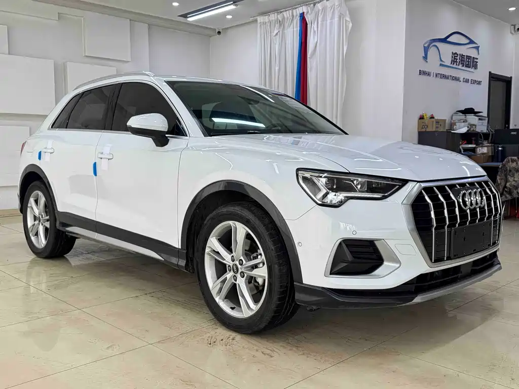 Audi Q3 2022 35 TFSI Fashionable and Dynamic купить на сайте DeffCars