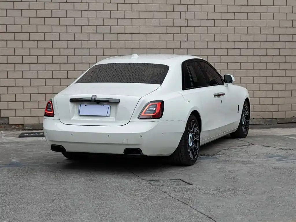 Ghost 2022 6.7T Black Badge купить на сайте DeffCars