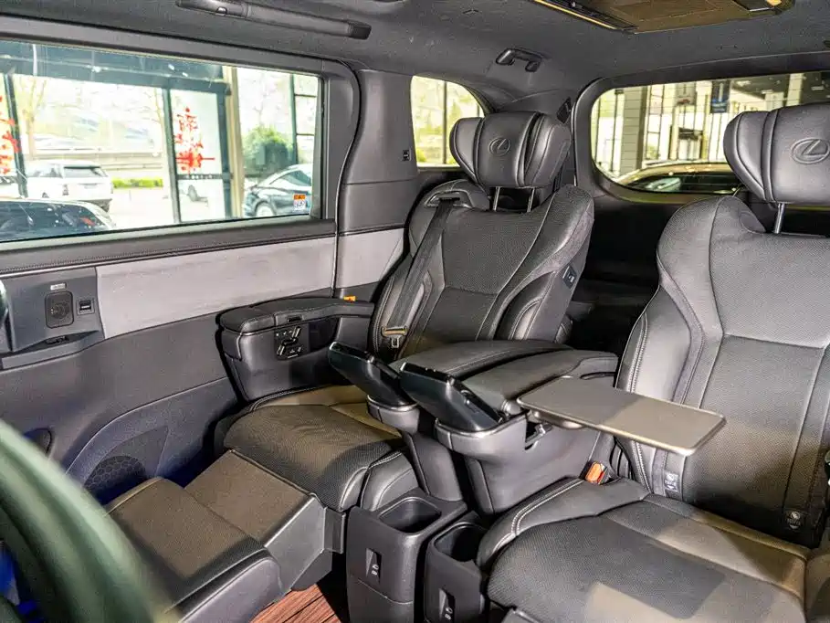 Lexus LM 2023 350h seven-seat elegant version купить на сайте DeffCars