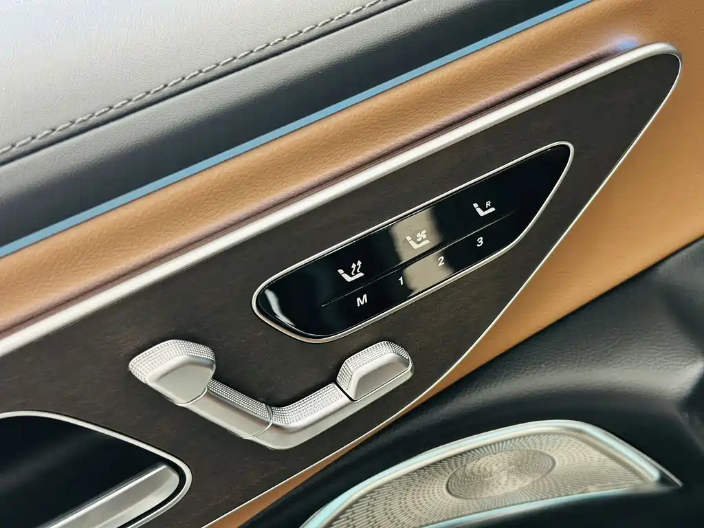 Mercedes-Benz E-Class 2024 E 300 L Luxury Model купить на сайте DeffCars