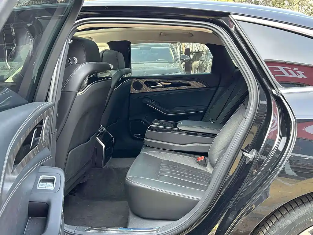 Hongqi H9 2023 2.0T Zhilian Flagship Edition купить на сайте DeffCars