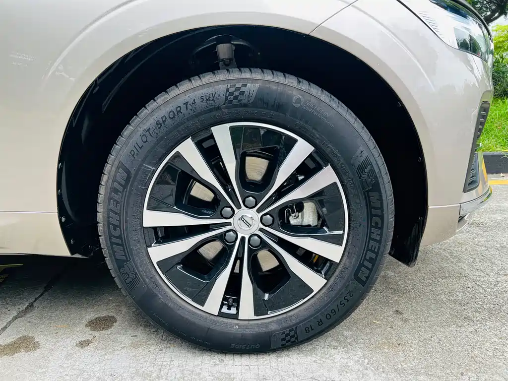 Volvo XC60 2025 B5 four-wheel drive Zhiyi Luxury Edition купить на сайте DeffCars