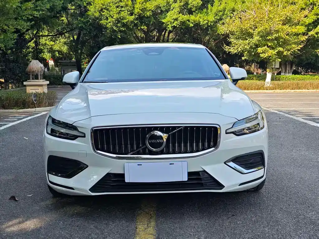 Volvo S60 2024 B4 Zhiyi Luxury Edition купить на сайте DeffCars
