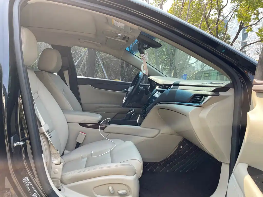 Cadillac XTS 2015 28T Comfort Model купить на сайте DeffCars