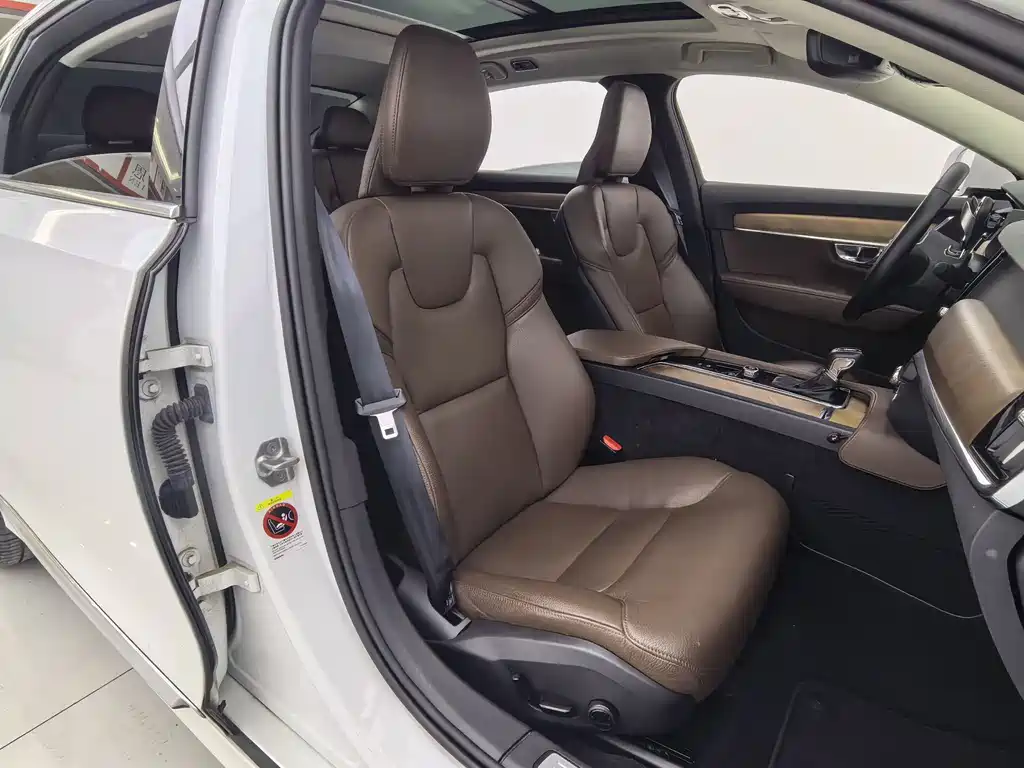 Volvo S90 2020 T5 Zhiyi Luxury Edition купить на сайте DeffCars