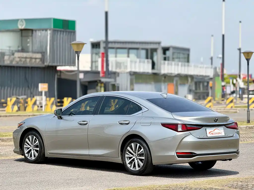 Lexus ES 2020 200 Excellence Edition купить на сайте DeffCars