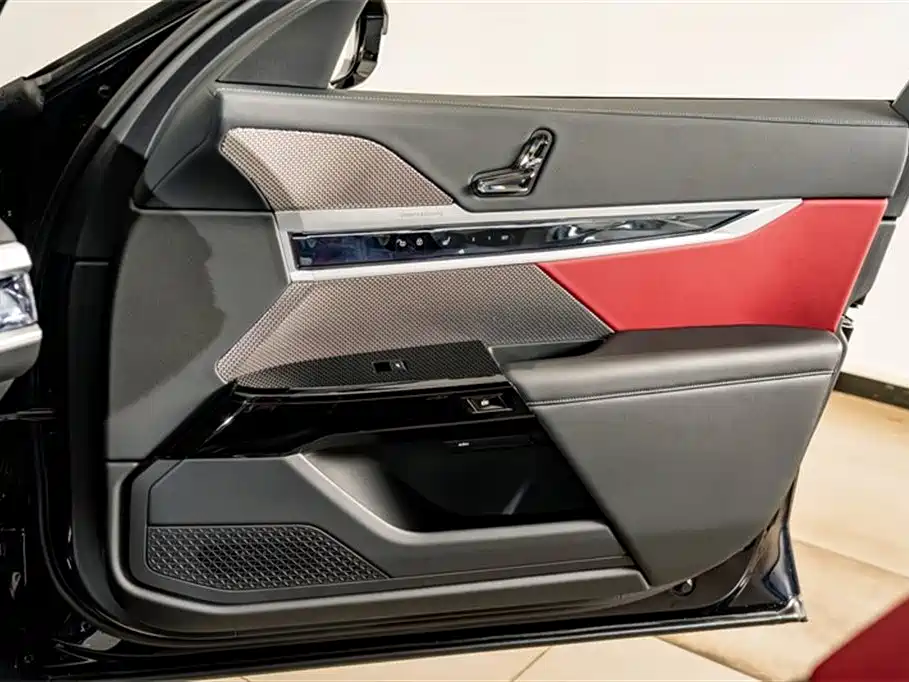 BMW 7 Series 2023 740Li Leading M Sports Package купить на сайте DeffCars