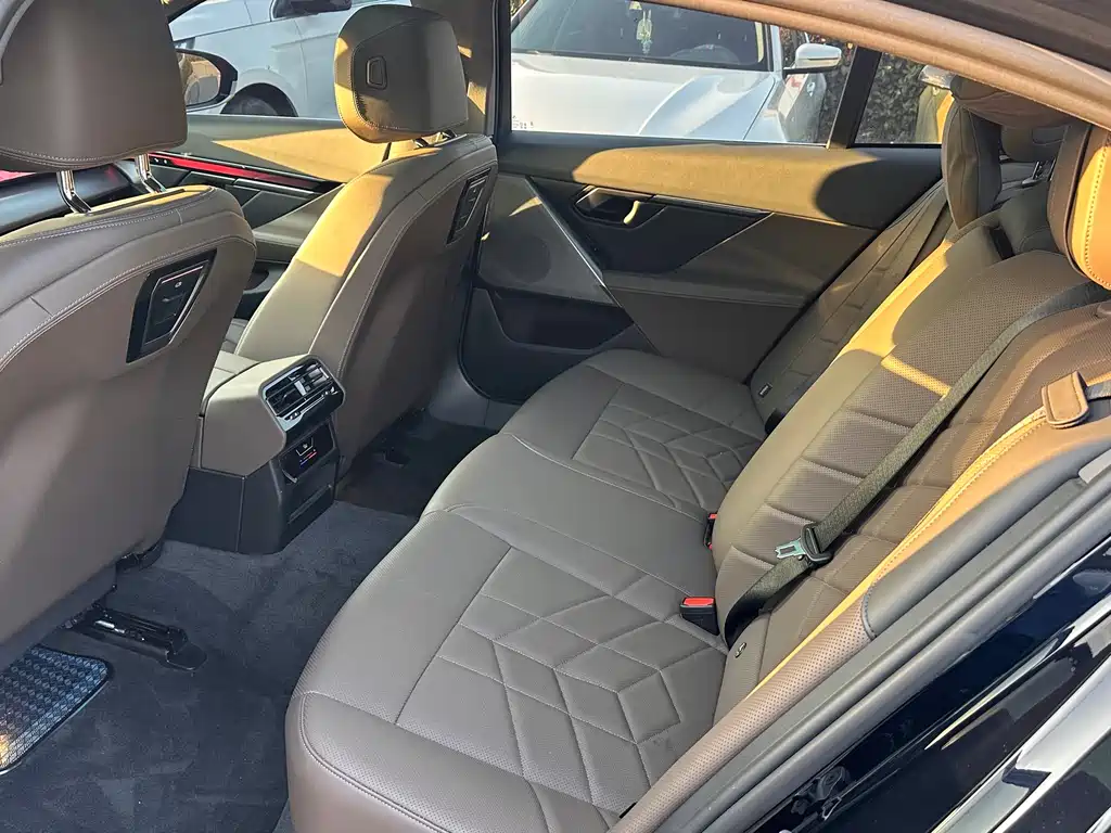 BMW 5 Series 2025 525Li M Sports Package купить на сайте DeffCars