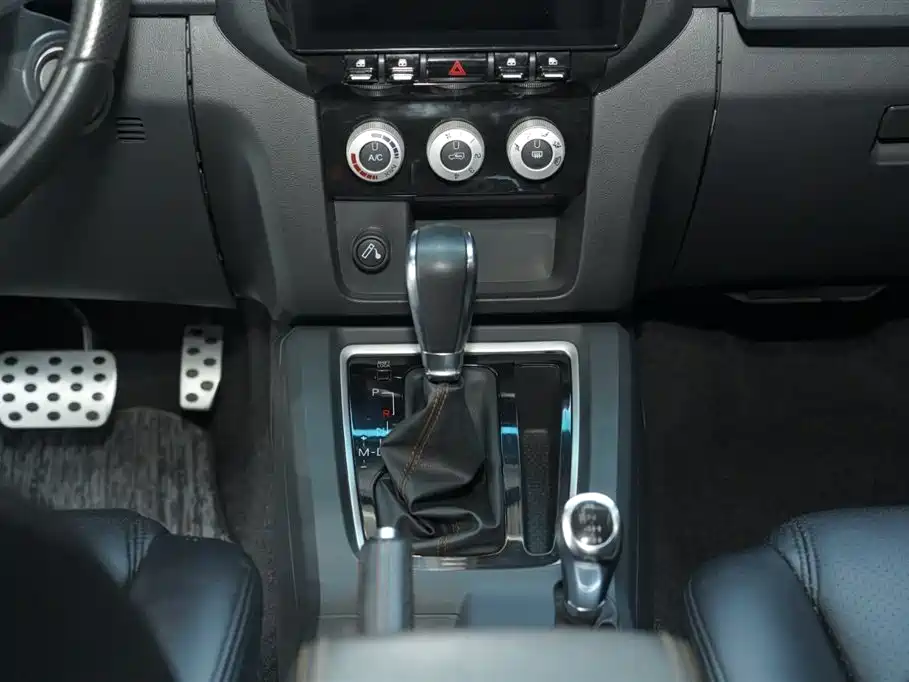 Beijing off-road BJ40 2016 40L 2.3T automatic four-wheel drive exclusive version купить на сайте DeffCars