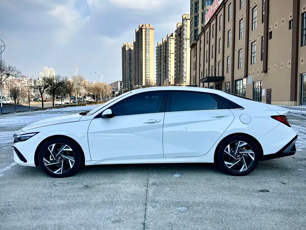 Elantra 2023 1.5L CVT LUX Premium Edition купить на сайте DeffCars