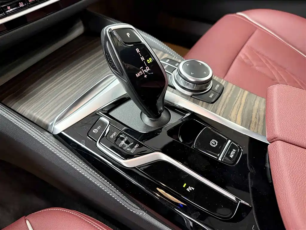 BMW 5 Series 2022 530Li Leading M Sports Package купить на сайте DeffCars