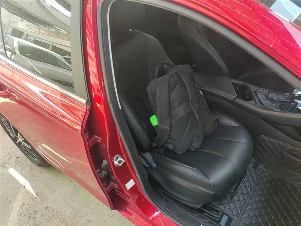 Roewe i5 2021 1.5L CVT Diamond Edition купить на сайте DeffCars