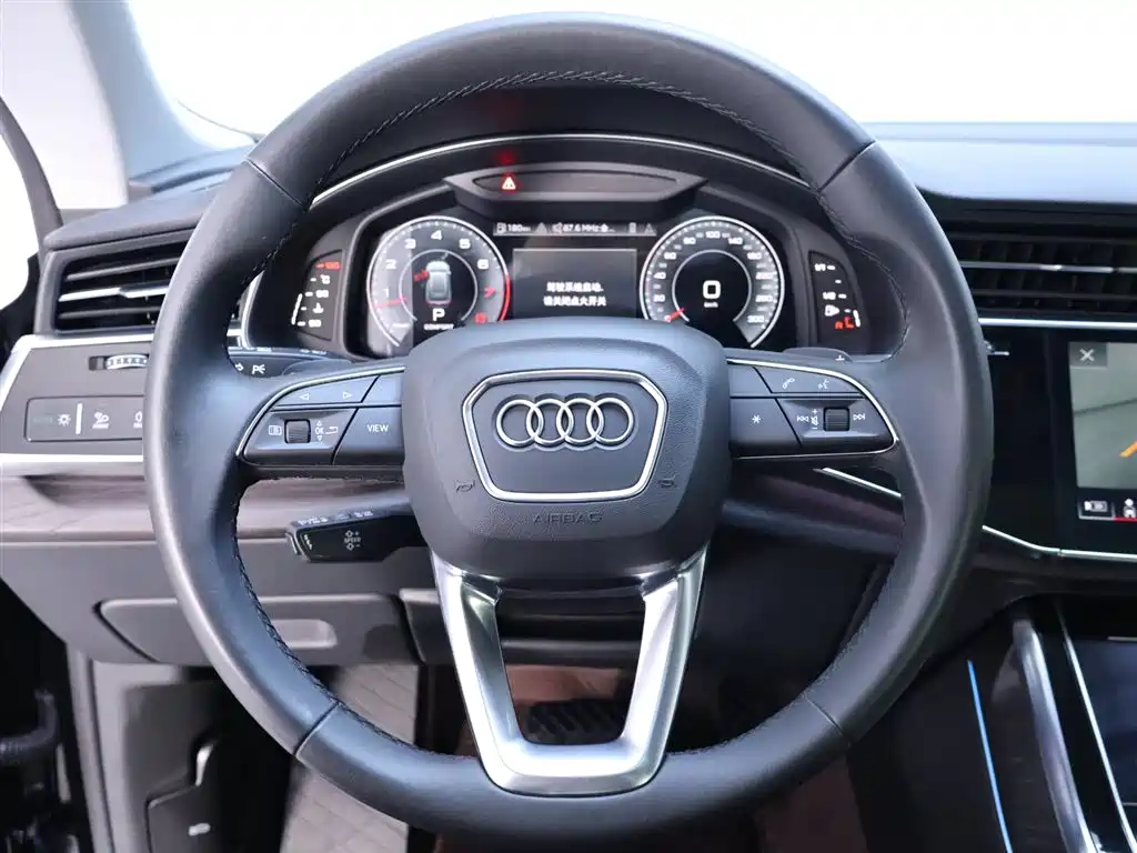 Audi Q8 2022 55 TFSI luxury and dynamic model купить на сайте DeffCars