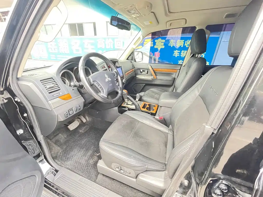 Pajero (imported) 2019 3.0L automatic standard version купить на сайте DeffCars