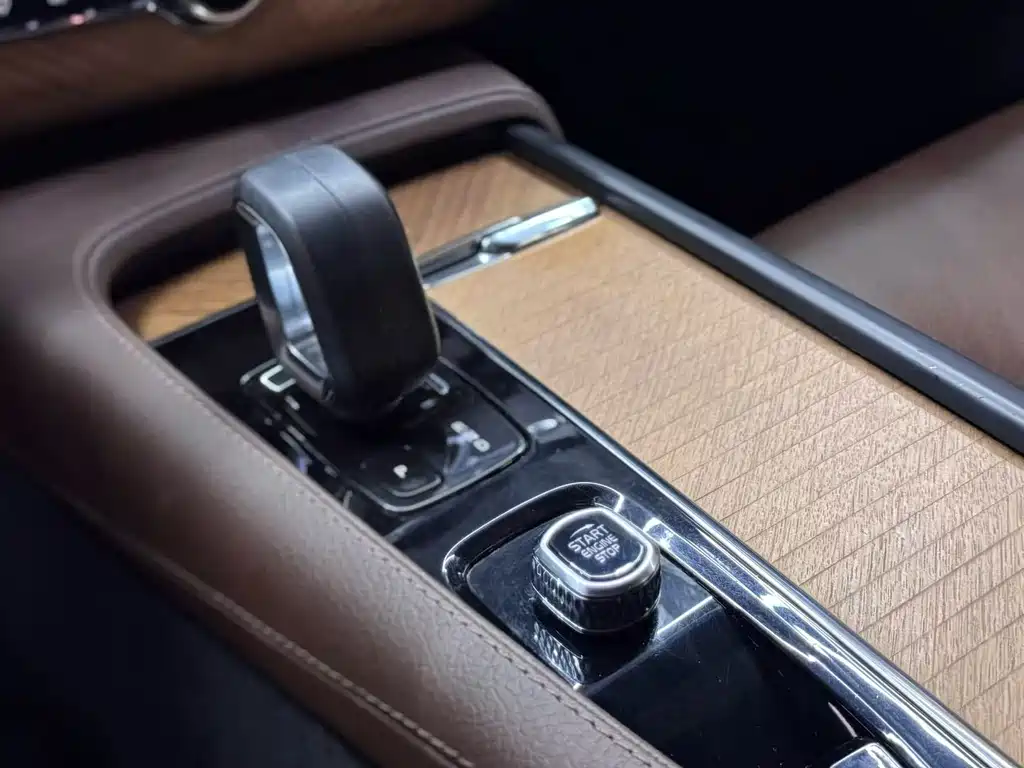 Volvo XC90 2021 B5 Smart Deluxe Edition 5-seater купить на сайте DeffCars