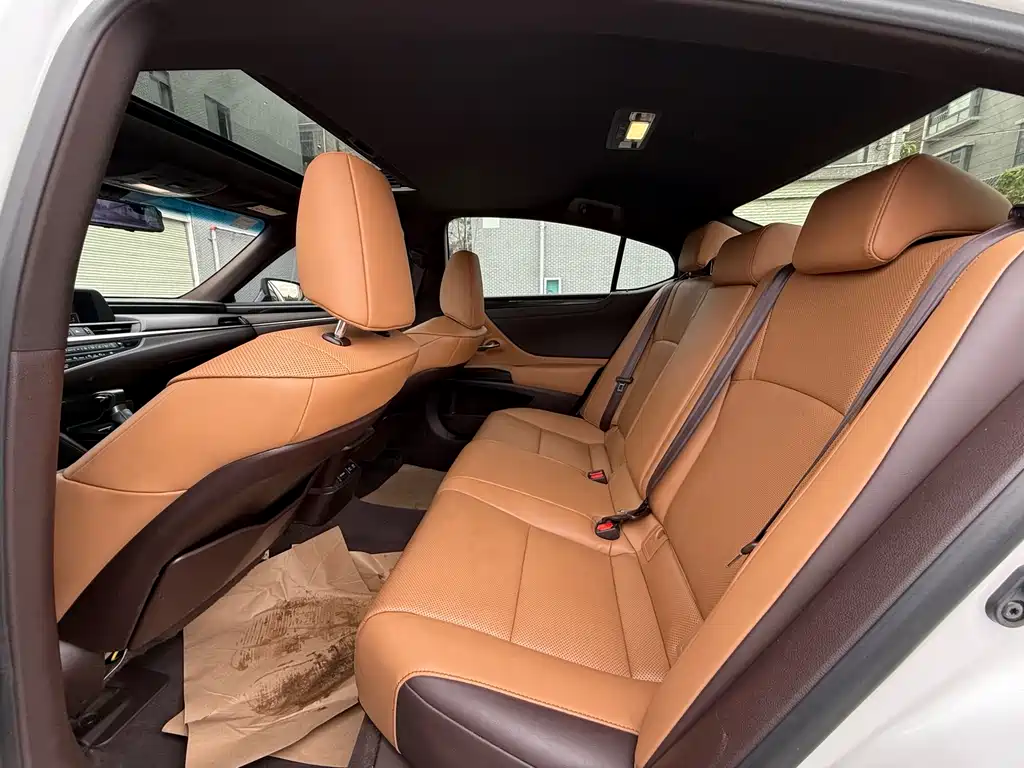 Lexus ES 2020 200 Excellence Edition купить на сайте DeffCars