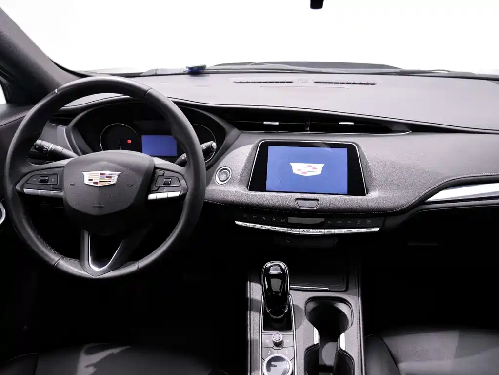 Cadillac XT4 2022 28T two-wheel drive fashion model купить на сайте DeffCars