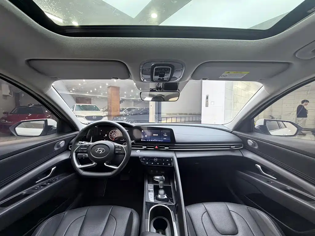 Elantra 2021 1.5L CVT LUX Premium Edition купить на сайте DeffCars